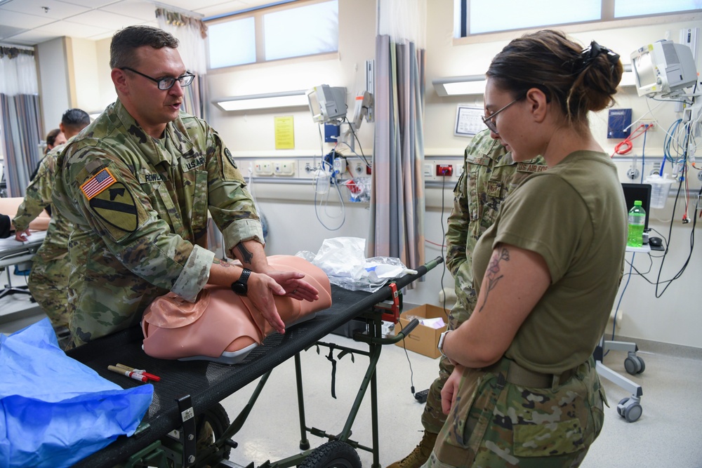 31st MDG hosts joint medical training with Army Garrison Bavaria instructors