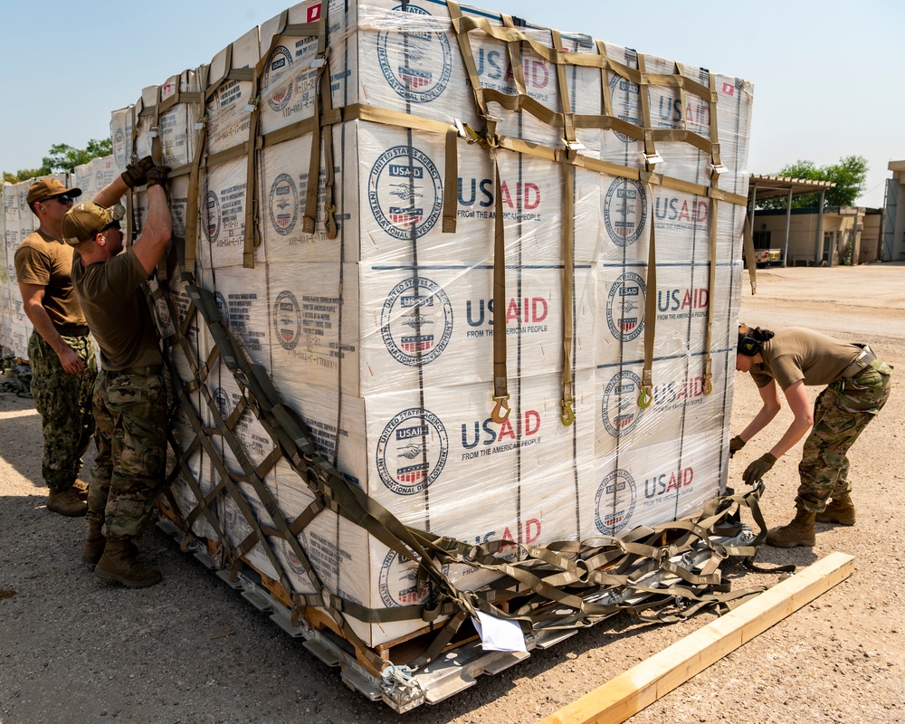US delivers AID to Pakistan