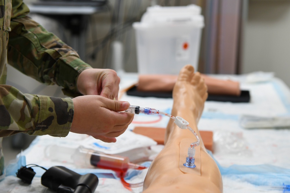 31st MDG hosts joint medical training with Army Garrison Bavaria instructors