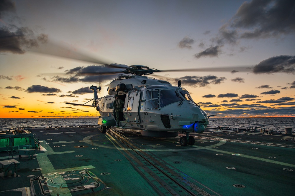 USS Paul Ignatius (DDG 117) Conducts Flight OPs with Royal Netherlands Navy