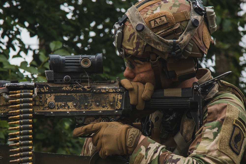 173rd Airborne Brigade Soldiers Train in Saber Junction 22