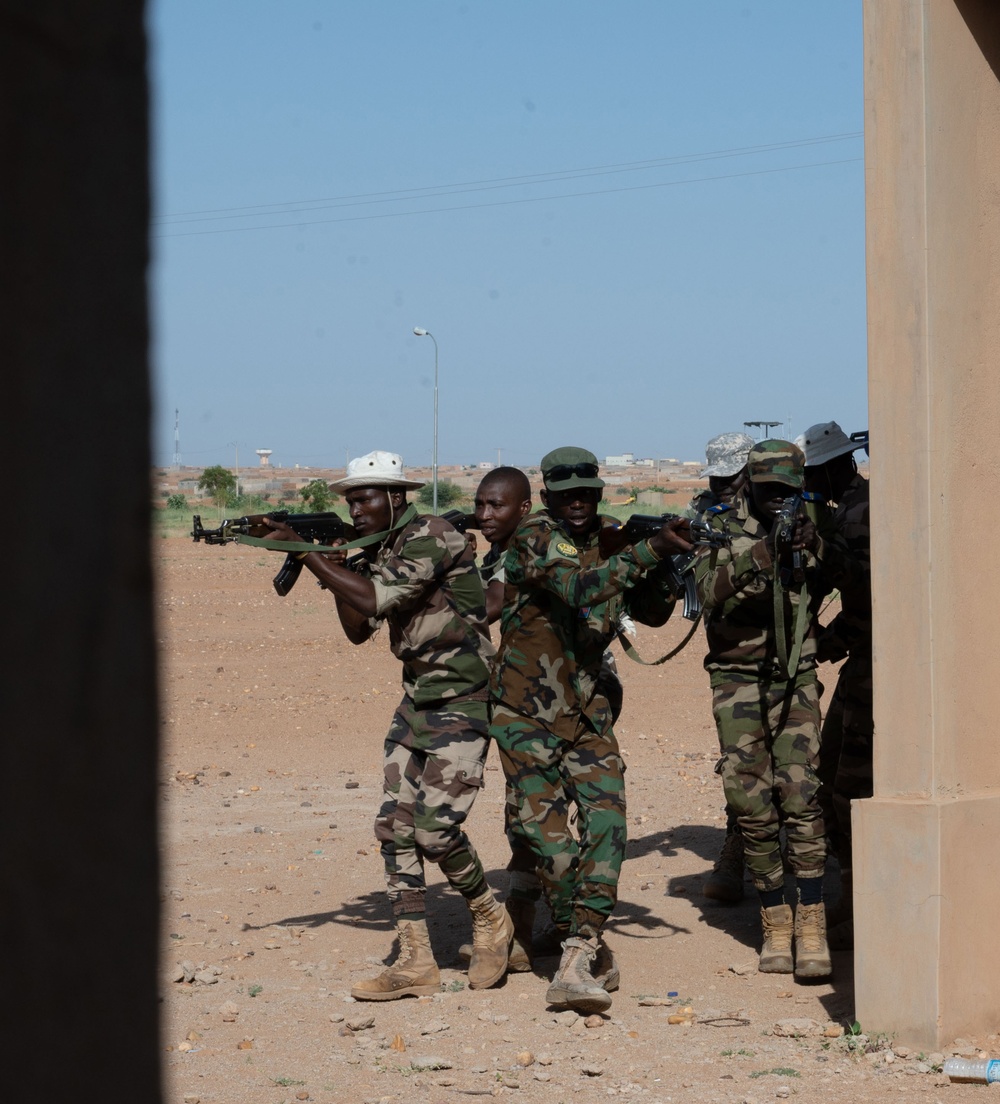 Nigerien Armed Forces completes 28-day course