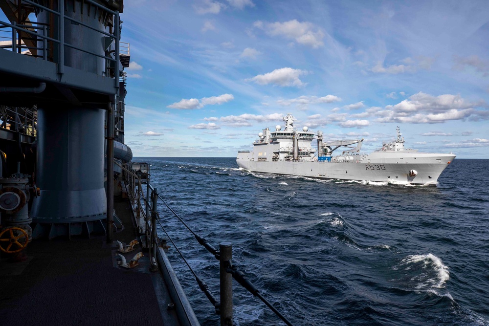 Replenishment at Sea with Norwegian Replenishment Oiler HNoMS Maud (A530)