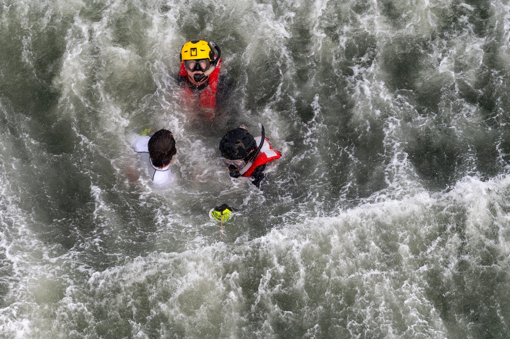 FBI conducts search and rescue training in Charleston Harbor