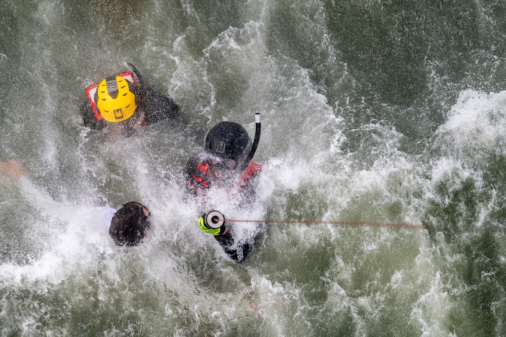 FBI conducts search and rescue training in Charleston Harbor