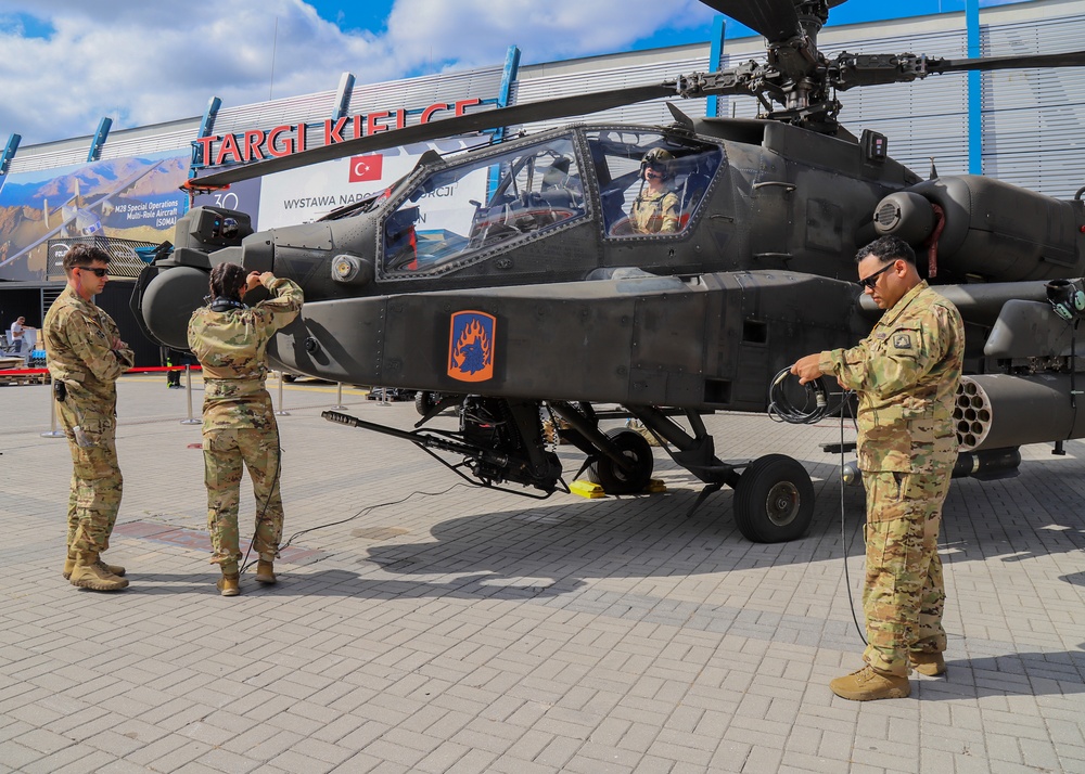U.S. Soldiers Attend MSPO 2022 Tradeshow in Poland