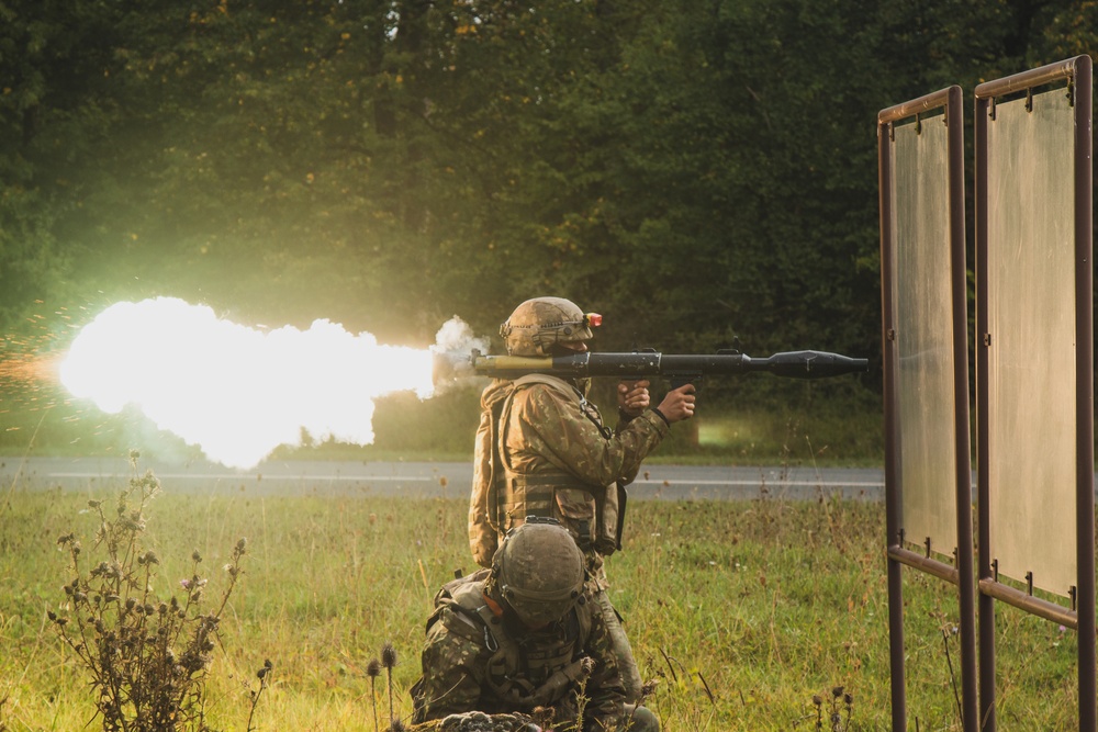 Romanian Soldiers Engage OpFor in Saber Junction 22