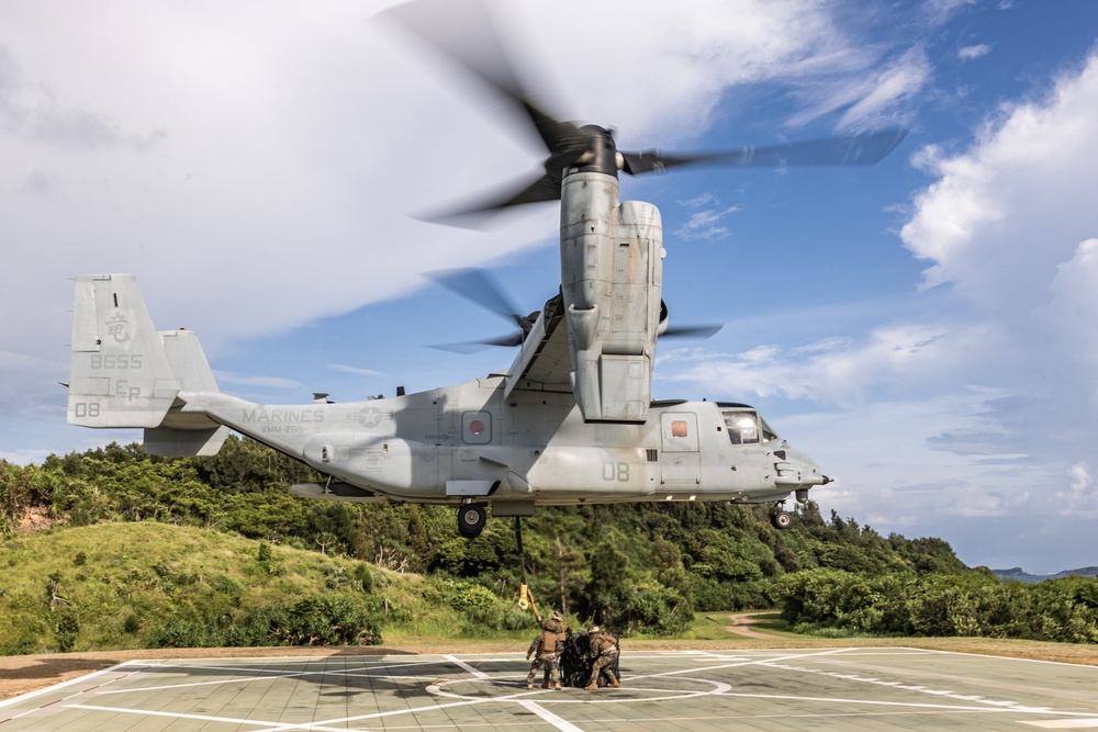 VMM-265 Conducts External Lift Training