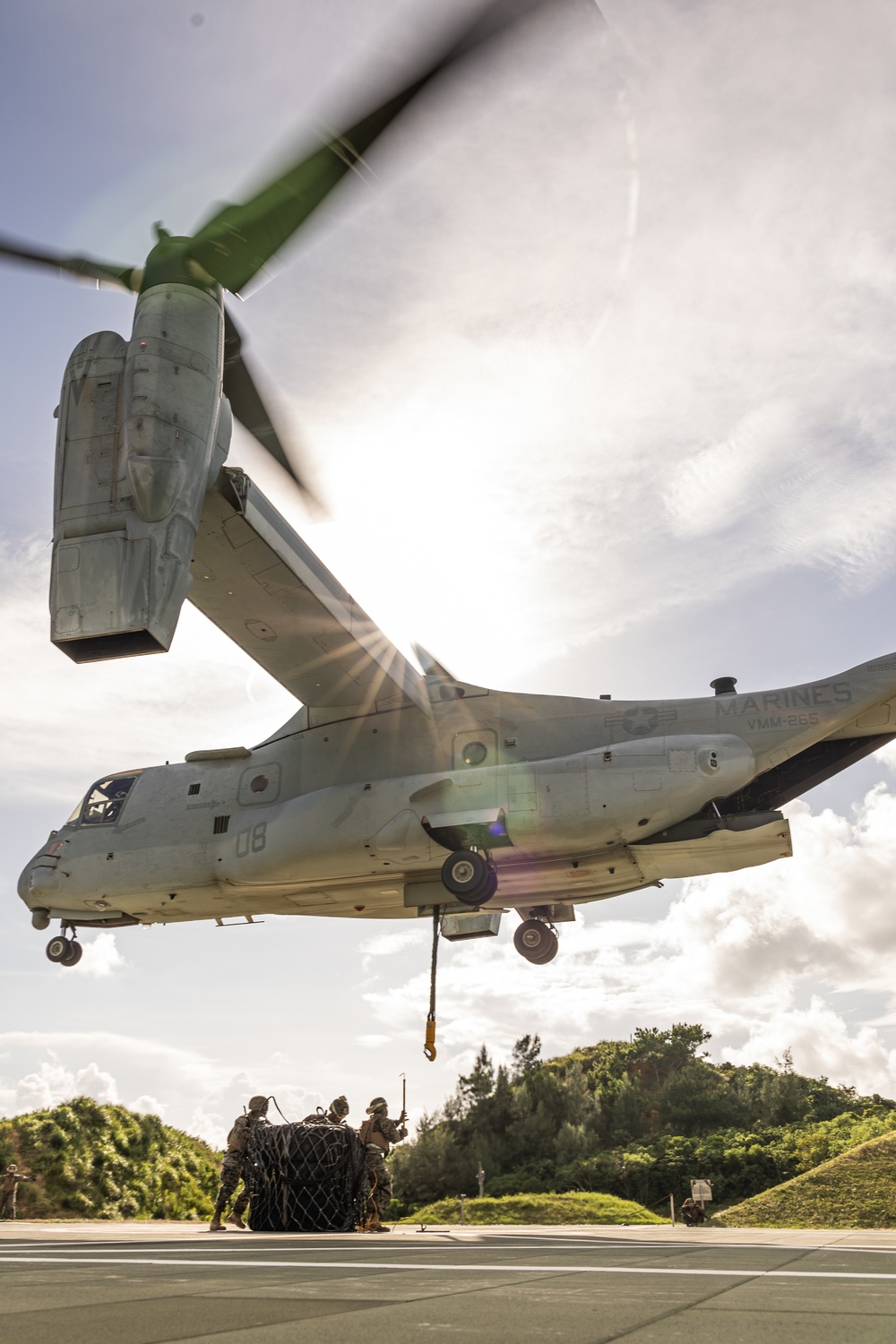 VMM-265 Conducts External Lift Training