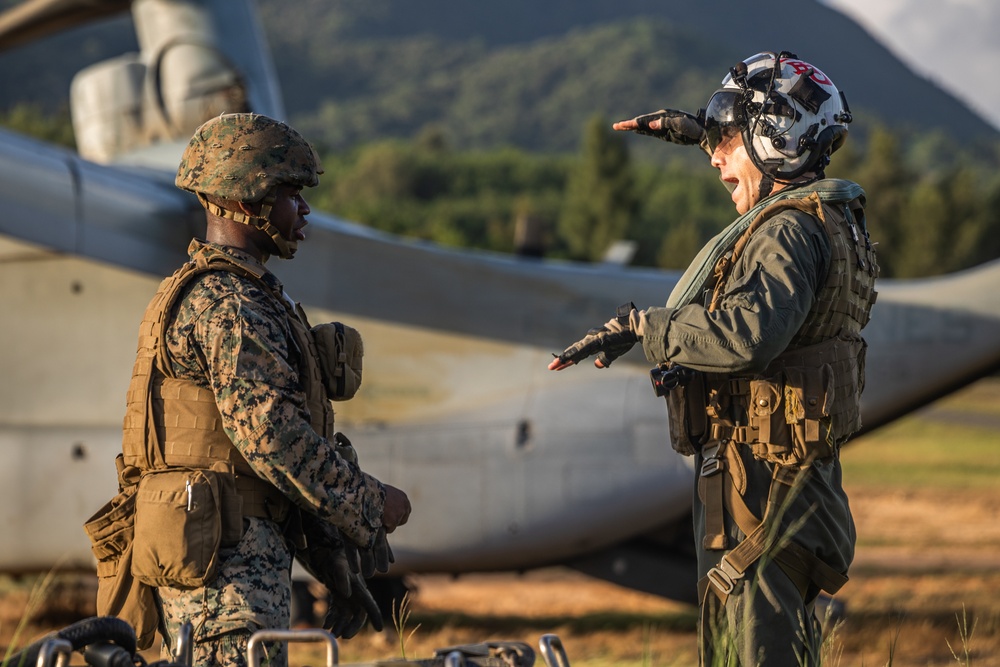 VMM-265 Conducts External Lift Training