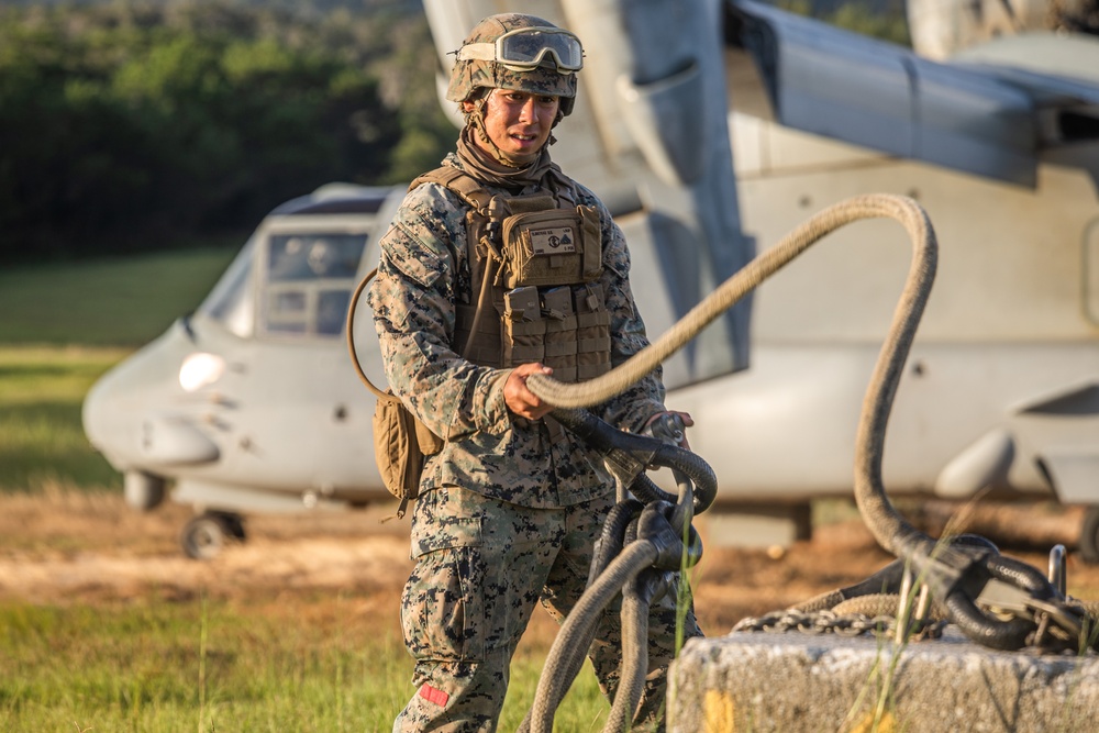 VMM-265 Conducts External Lift Training