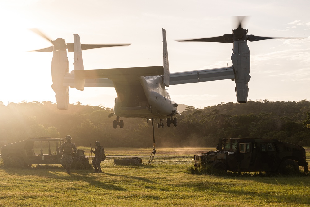 VMM-265 Conducts External Lift Training