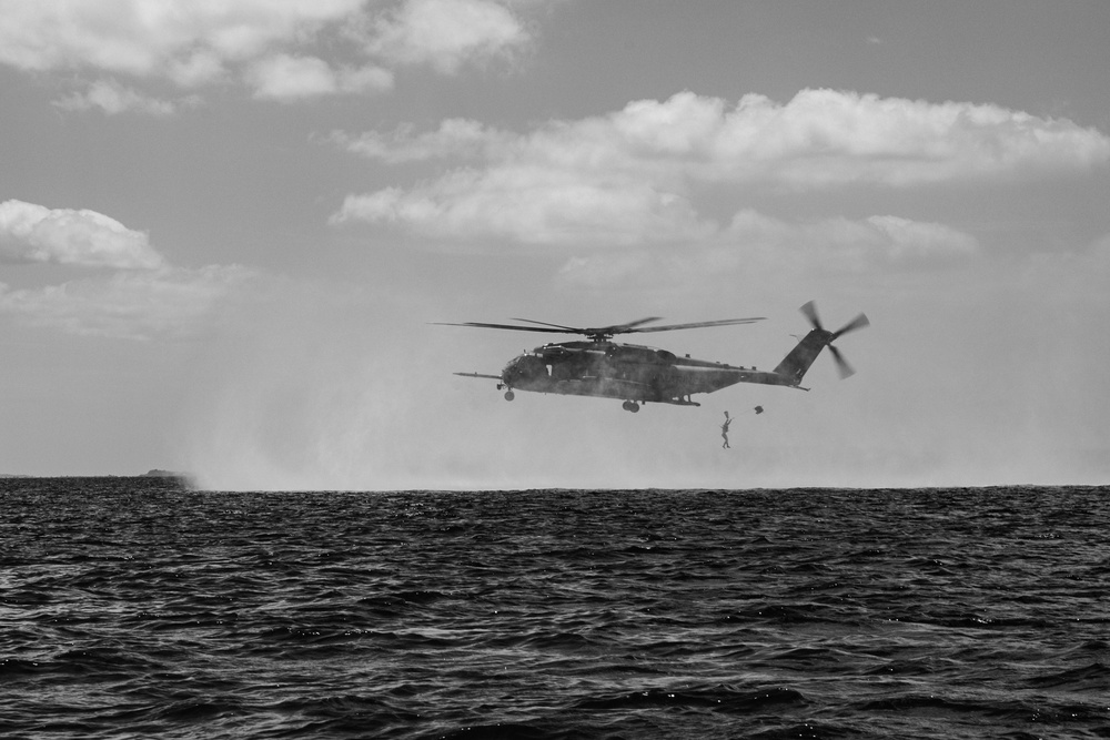 HMH-361 Supports III MEF EOTG Helocast Masters Course