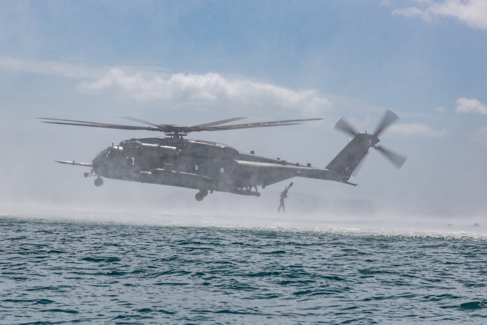 HMH-361 Supports III MEF EOTG Helocast Masters Course