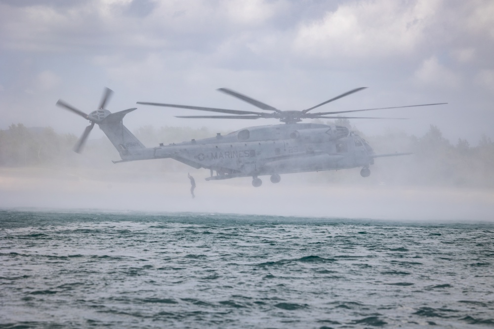 HMH-361 Supports III MEF EOTG Helocast Masters Course