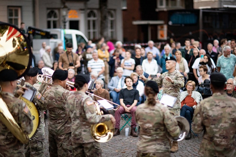 101st Airborne Division Band performs in honor of Operation Market Garden 78