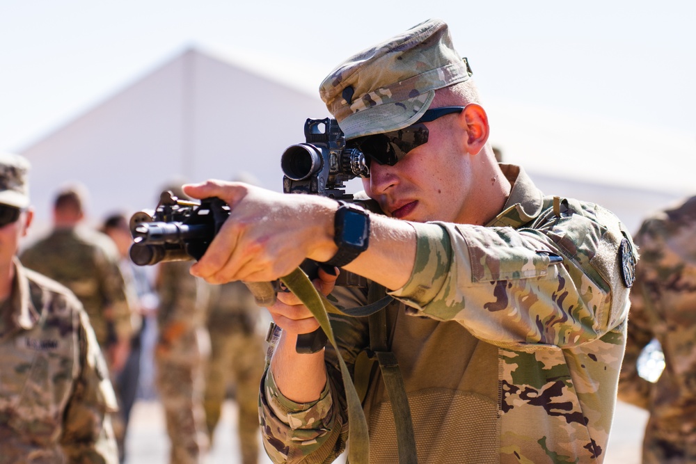 British and U.S. soldiers conducts weapons familiarization