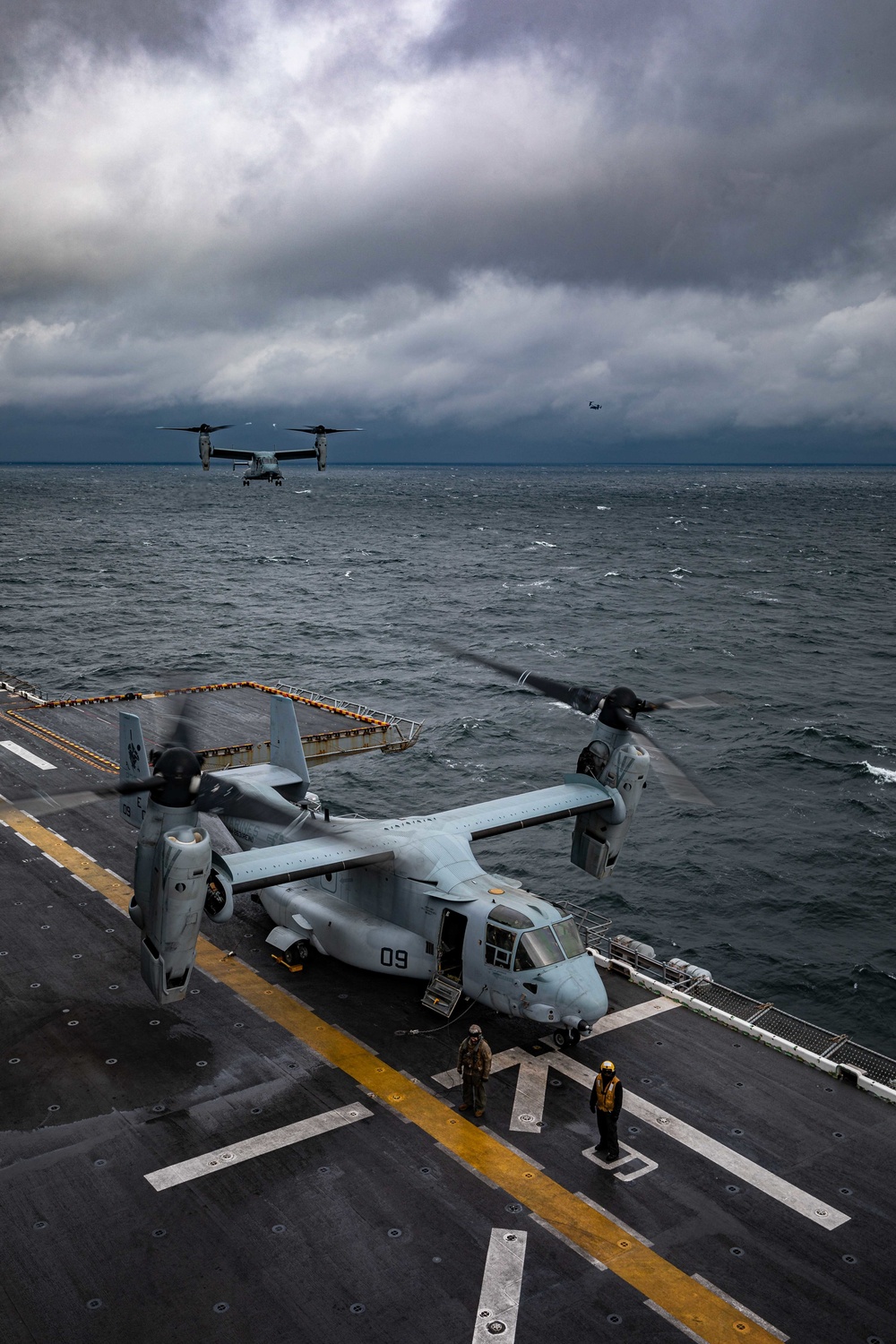 Kearsarge Conducts Operations in the Atlantic Ocean