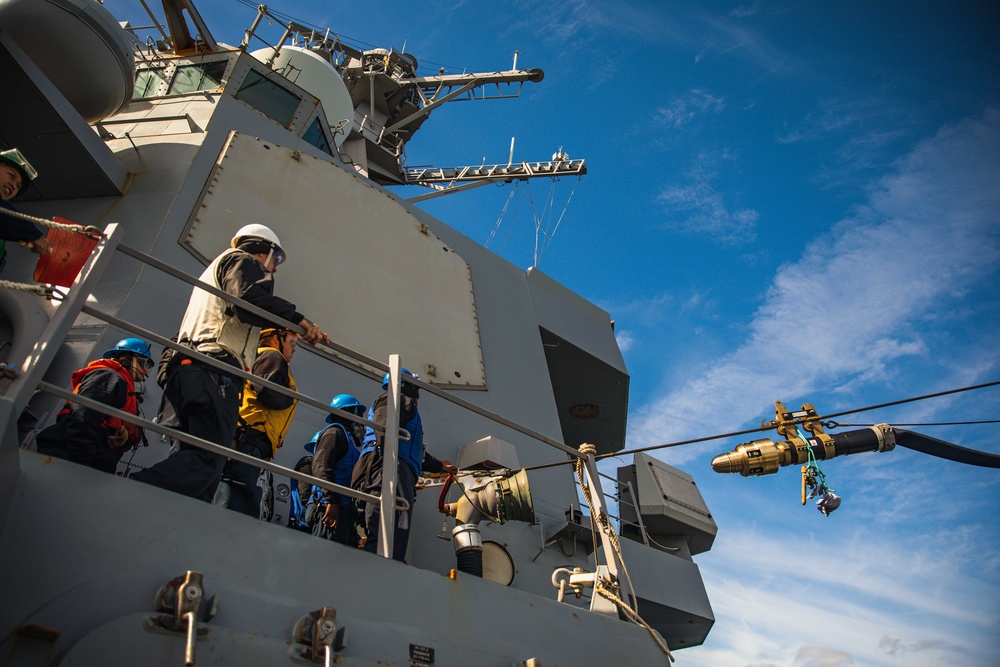 USS Paul Ignatius (DDG 117) Conducts RAS with HnoMS Maud (A530)