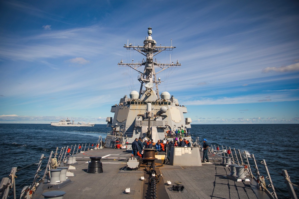USS Paul Ignatius (DDG 117) Conducts RAS with HnoMS Maud (A530)