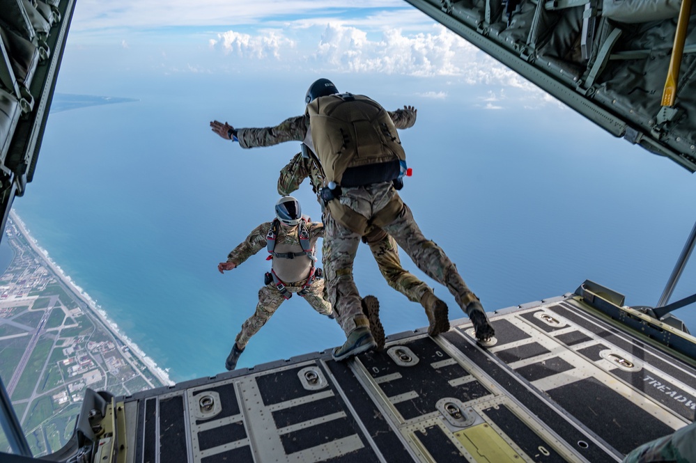 10th Air Force Commander jumps tandem with 920th Rescue Wing