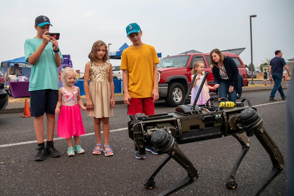 142nd Wing Celebrates “Family Day” at Portland Air National Guard Base