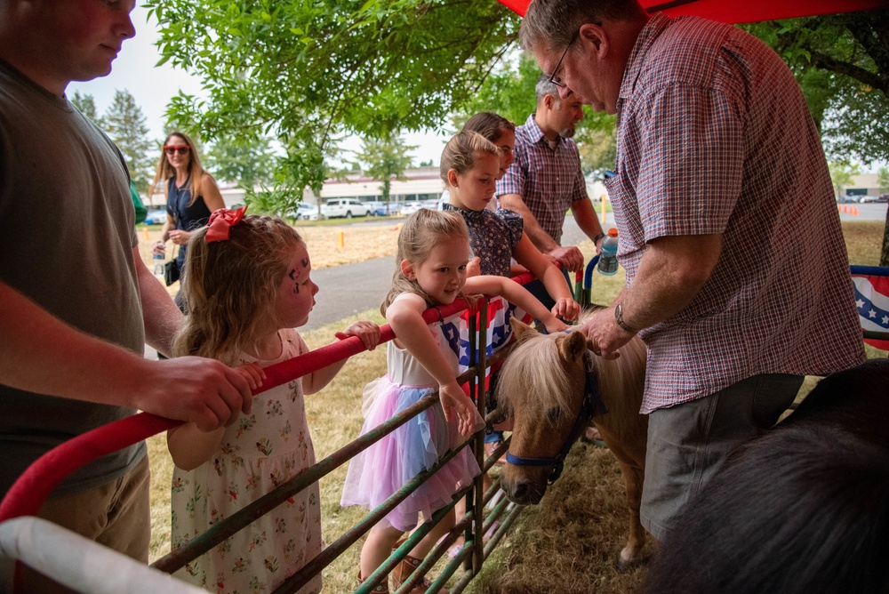 142nd Wing Celebrates “Family Day” at Portland Air National Guard Base