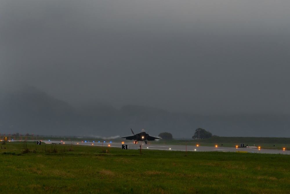 90 EFS F-22 Raptors arrive in Norway