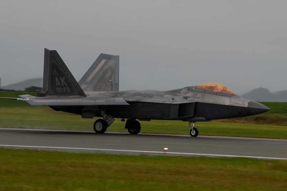 90 EFS F-22 Raptors arrive in Norway