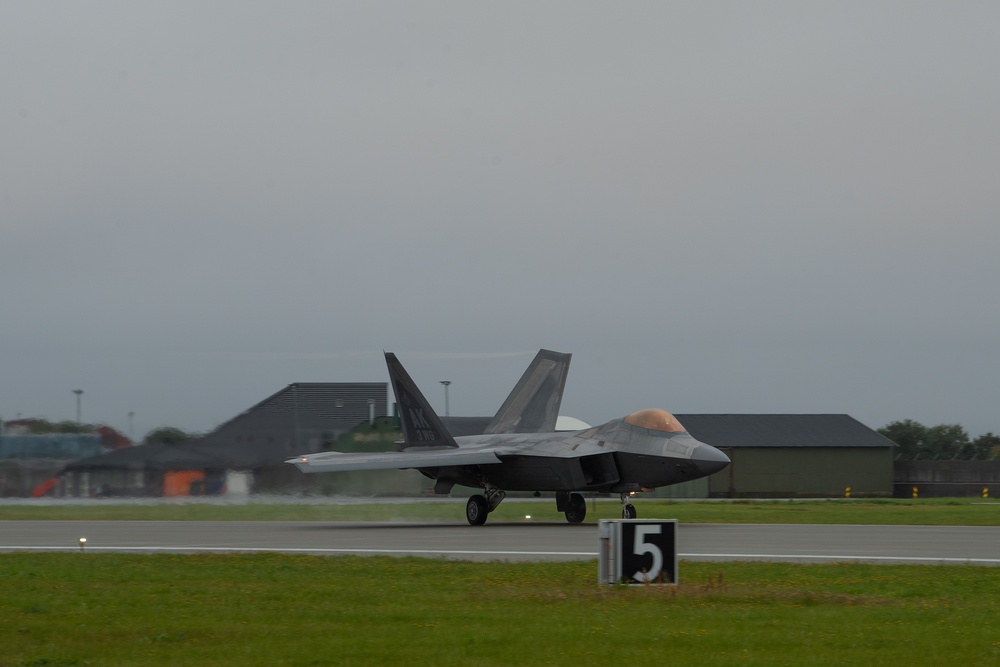 90 EFS F-22 Raptors arrive in Norway