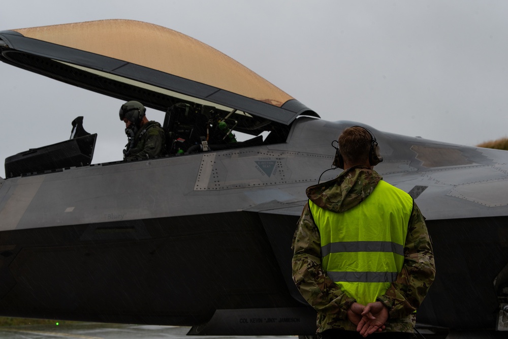90 EFS F-22 Raptors arrive in Norway