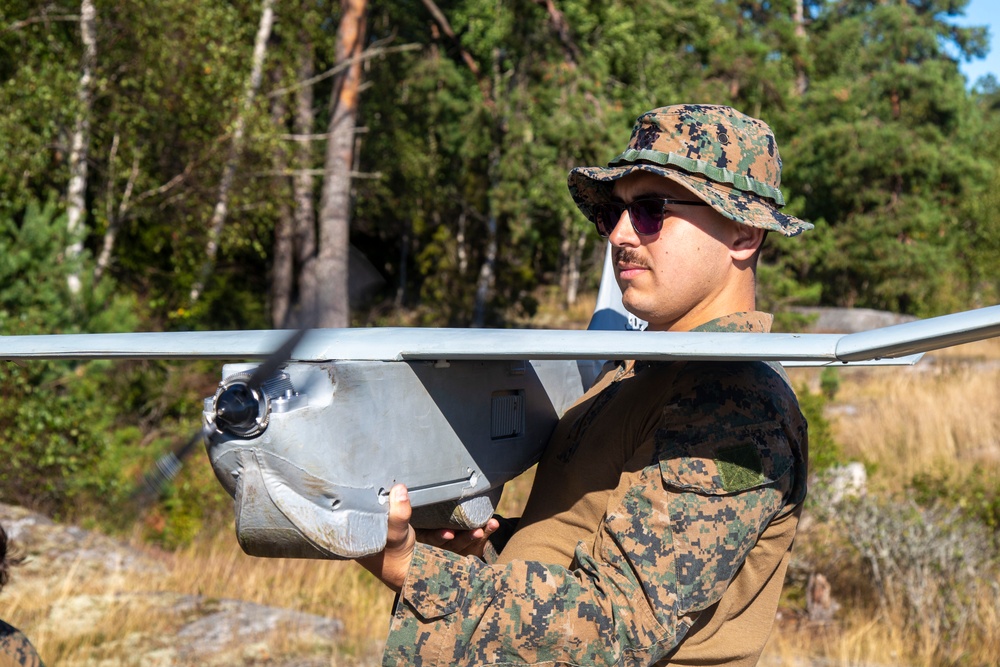 Swedish and U.S. Marines decimate a live fire mortar range