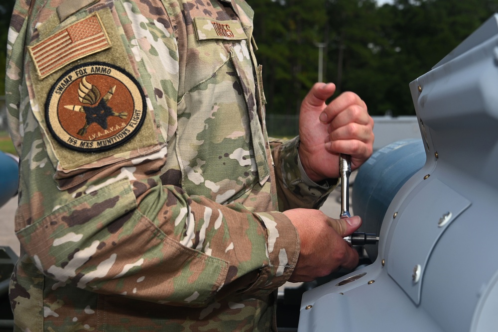 169th Maintenance Squadron Munitions Shop Conducts Bomb Assembly