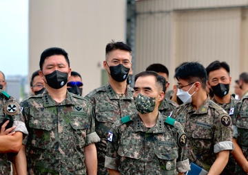 ROKA 5th Corps General Visits 2nd Combat Aviation Brigade