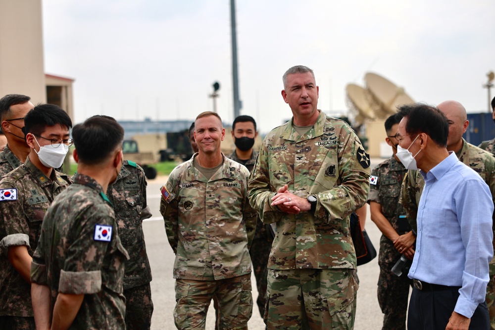 ROKA 5th Corps General Visits 2nd Combat Aviation Brigade