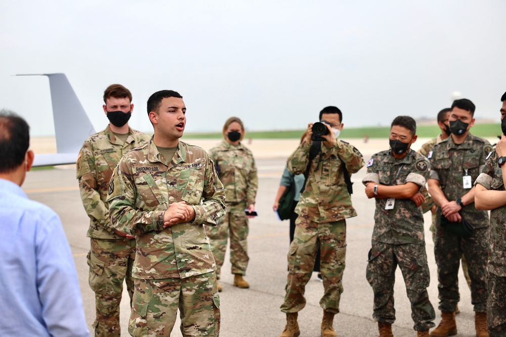 ROKA 5th Corps General Visits 2nd Combat Aviation Brigade