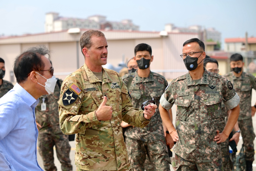 ROKA 5th Corps General Visits 2nd Combat Aviation Brigade