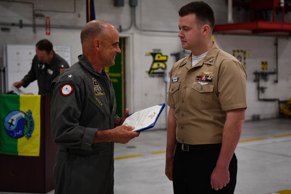 RDML Visits NAS Whidbey Island and conducts Final Flight