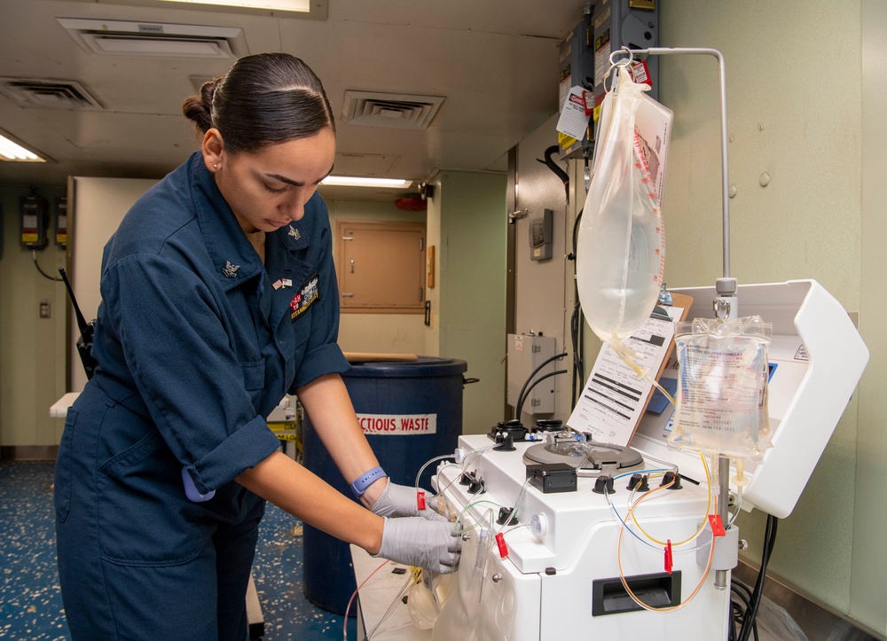 Sailors prepare blood samples for surgeries aboard USNS Mercy