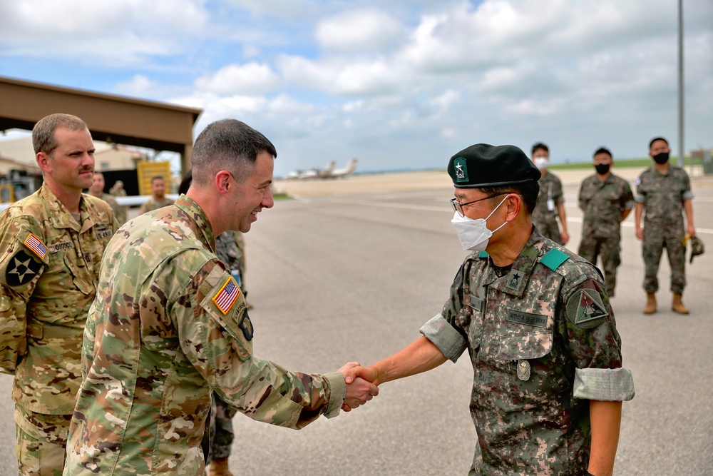 ROKA 2nd Operations Command General Visits 2nd Combat Aviation Brigade