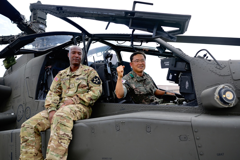 ROKA Armor School Superintendent Visits 2nd Combat Aviation Brigade