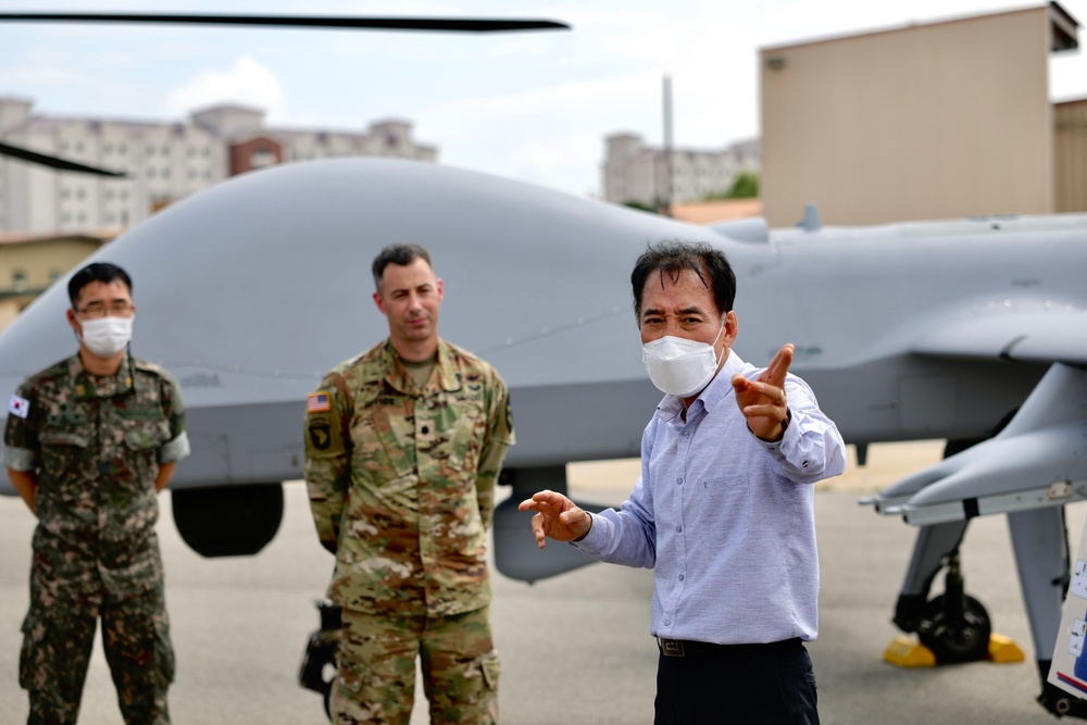 ROKA Armor School Superintendent Visits 2nd Combat Aviation Brigade