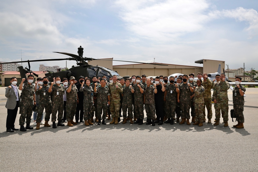 ROKA Armor School Superintendent Visits 2nd Combat Aviation Brigade