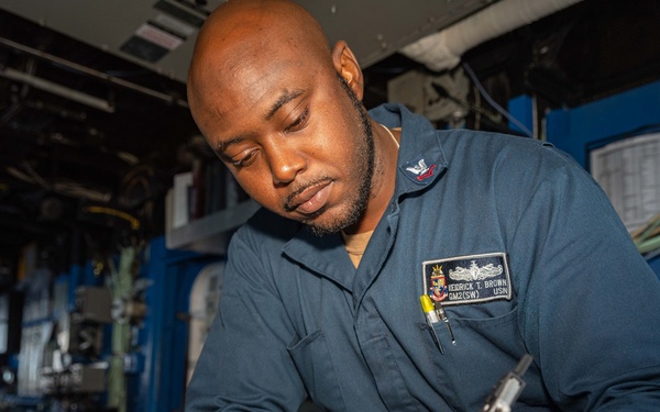 USS Chancellorsville QM Conducts Routine Operations