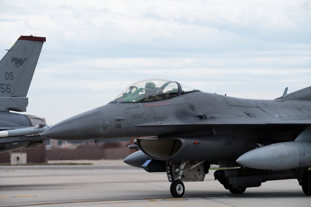 Osan Airbase trains on the Alternate Landing Strip
