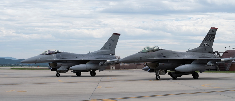 Osan Airbase trains on the Alternate Landing Strip