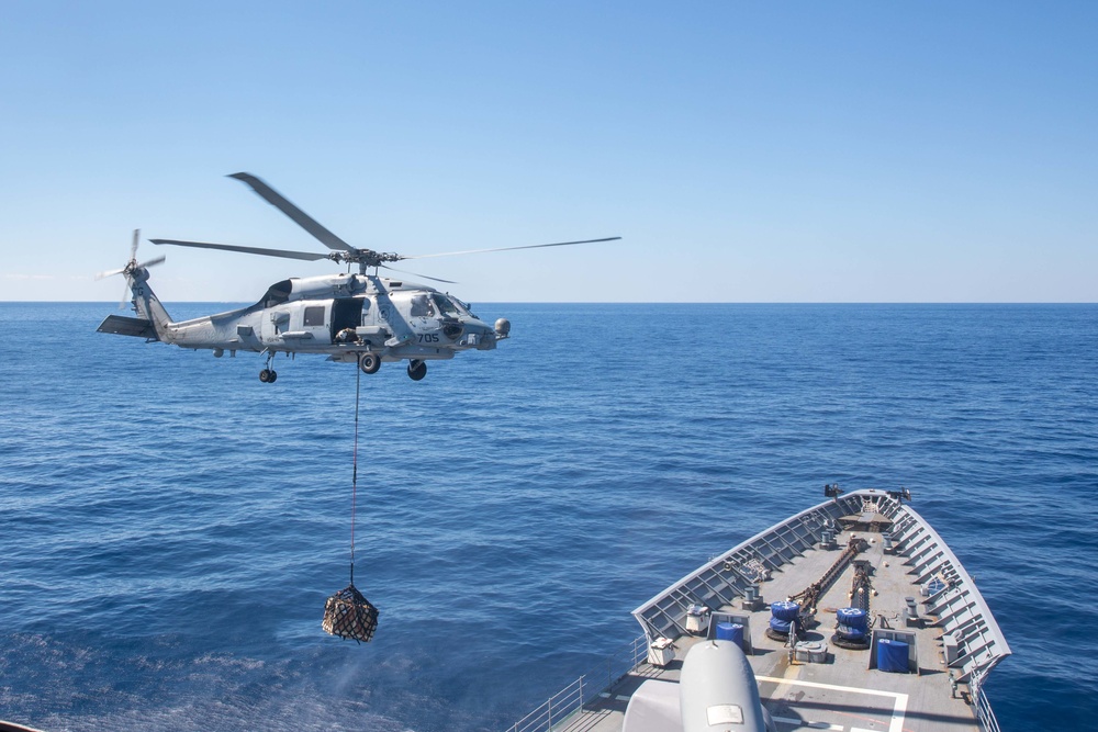 USS Leyte Gulf (CG 55) Performs Vertical Replenishment