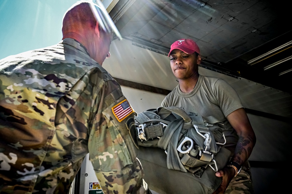 404th Civil Affairs Battalion conducts Airborne Ops