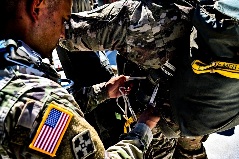 404th Civil Affairs Battalion conducts Airborne Ops