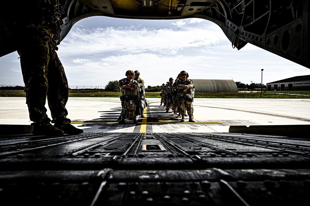 404th Civil Affairs Battalion conducts Airborne Ops